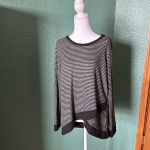 Pink Clover tunic 
Lightweight knit stretchy
Size L Color